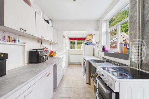 Kitchen (1).jpg