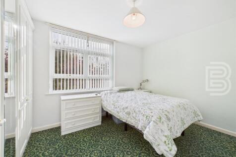 Bedroom 1 (2).jpg