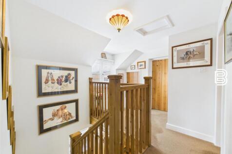 1st Floor Landing (1).jpg