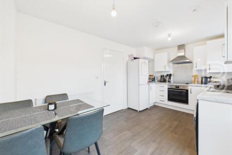 Kitchen Diner (1).jpg