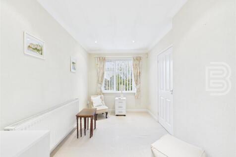 Bedroom 4 - Sitting Room.jpg