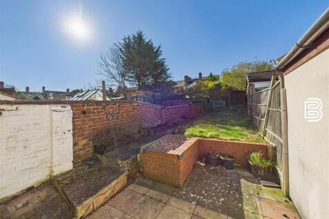 CAM03787G0-PR0092-STILL015.jpg