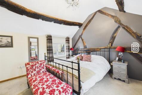 Bedroom 1 (1).jpg