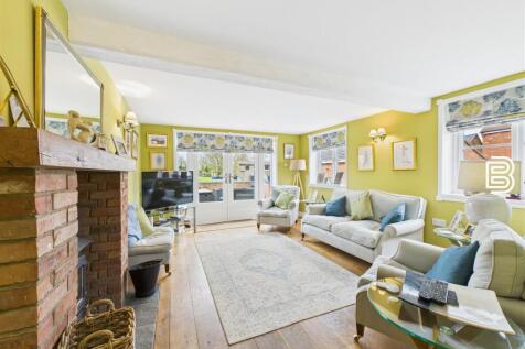 Living Room.jpg