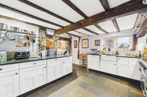 Kitchen (2).jpg