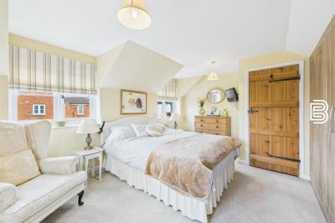 Bedroom 2 (2).jpg