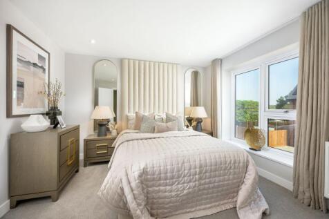 Hollymead Square, The Shadwell Principal