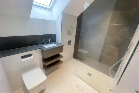 Bedroom 1 ensuite