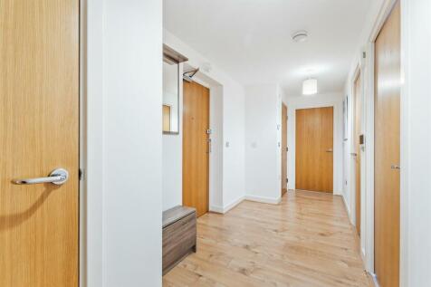26GarnetHouse05.jpg