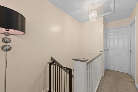 22HollyheadCres18.jpg