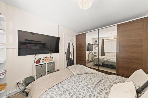 22HollyheadCres24.jpg