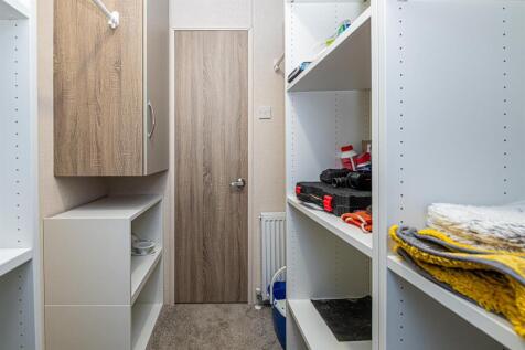 W27-ABERAFON-PARK-BEDROOM-3B.jpg