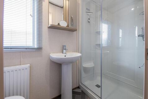 W27-ABERAFON-PARK-BATHROOM-1.jpg
