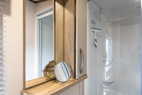 W27-ABERAFON-PARK-BATHROOM-3.jpg