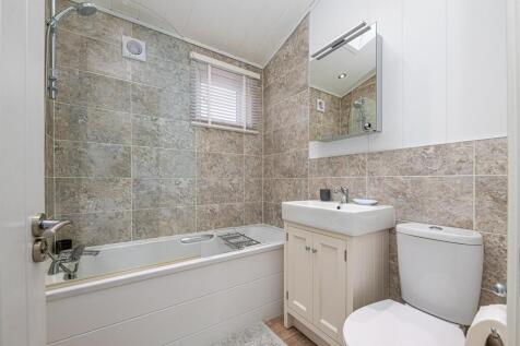 R16-ABERAFON-PARK-BATHROOM-1A.jpg