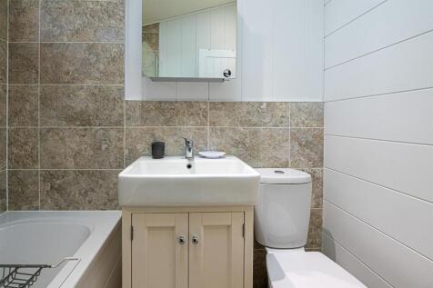 R16-ABERAFON-PARK-BATHROOM-1B.jpg