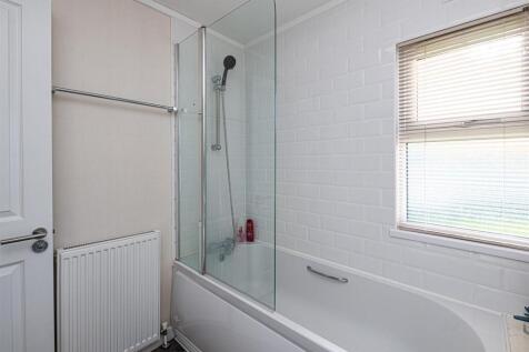 R19 BATHROOM