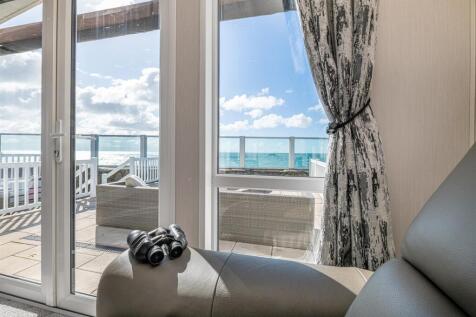 LOUNGE VIEWS
