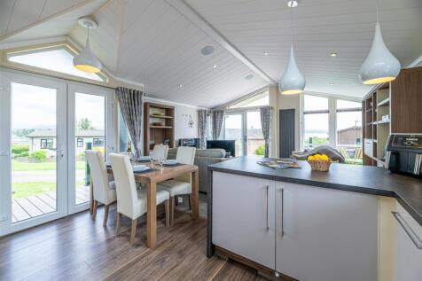 PINE-LODGES-KITCHEN-05.jpg