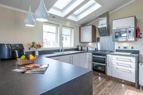 PINE-LODGES-KITCHEN-06.jpg