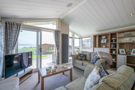 PINE-LODGES-LOUNGE-02.jpg