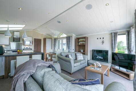 PINE-LODGES-LOUNGE-05.jpg