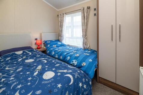 PINE-LODGES-BEDROOM-3A.jpg