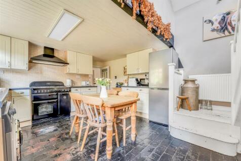 5. Kitchen A.jpg