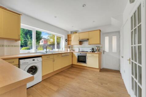 Kitchen 2.jpg