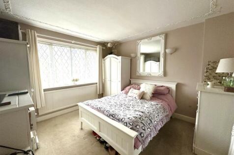 Bedroom One.jpeg
