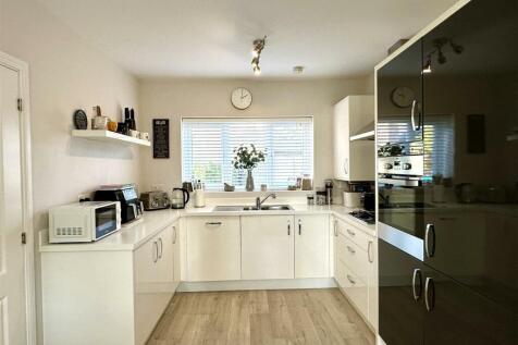 Kitchen 1.jpeg