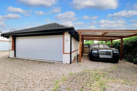 Detached Garage