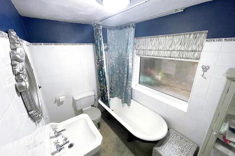 27 Cambridge St_bathroom_01.jpg