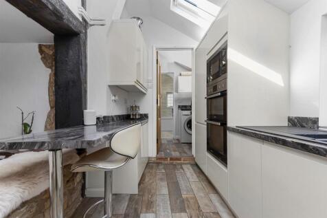 3 Kitchen.jpg