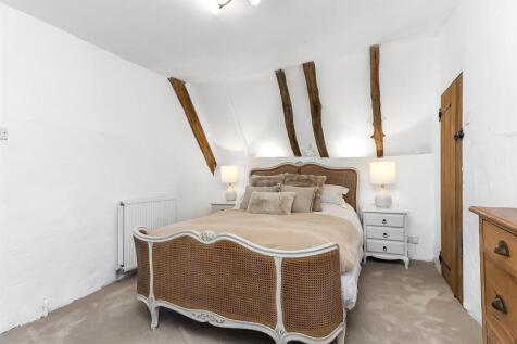 19 Bedroom One.jpg