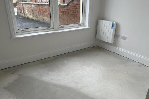 Flat 1 brooklands front bedroom.jpg
