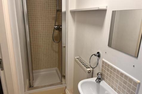 Downstairs Cloakroom 1