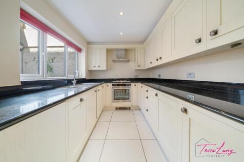 Fitted kitchen