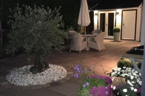Patio/Outdoor Entertainment Area