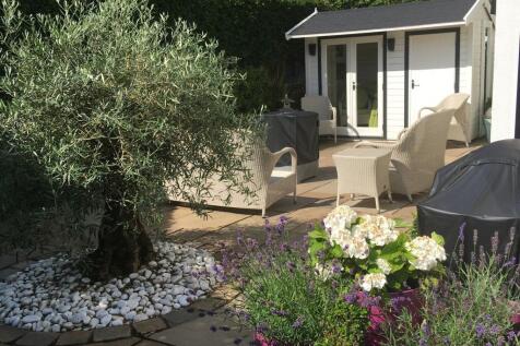 Patio/Outdoor Entertainment Area