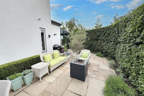 Patio/Outdoor Entertainment Area