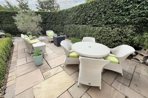Patio/Outdoor Entertainment Area