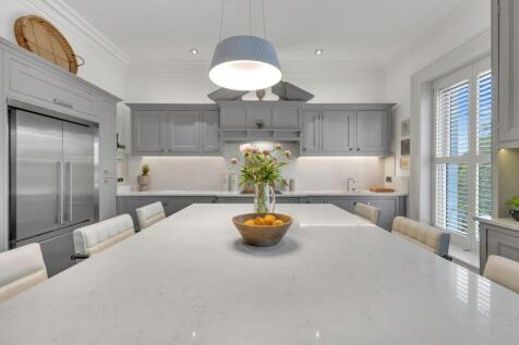 Kitchen/Dining Area
