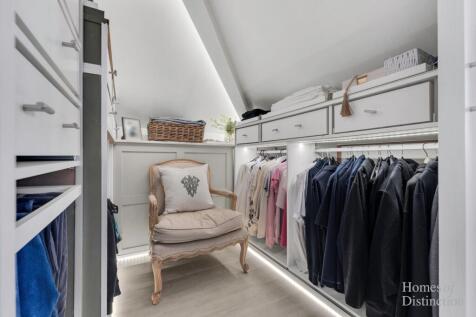 Walk-in Wardrobe