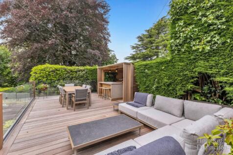 Outdoor Entertainment Area