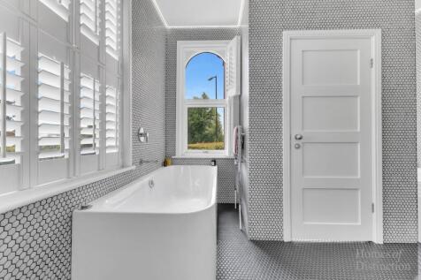 Master En-Suite