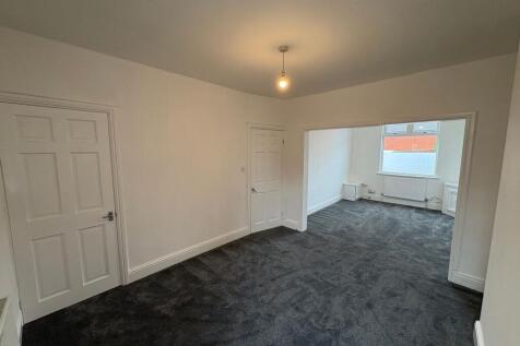 Open-Plan Lounge/Dining Area