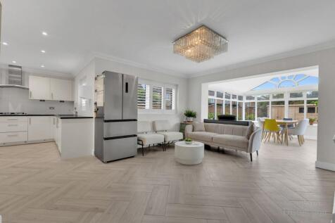 Kitchen/Dining Area