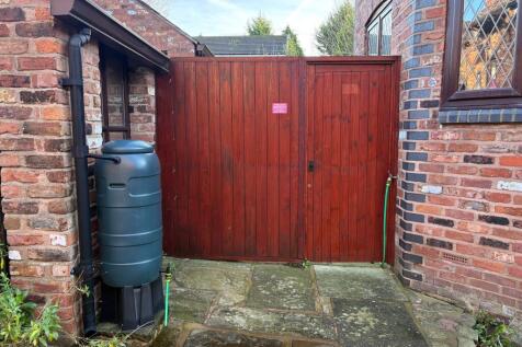 Access to Rear Courtyard