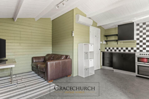 Summer house lounge